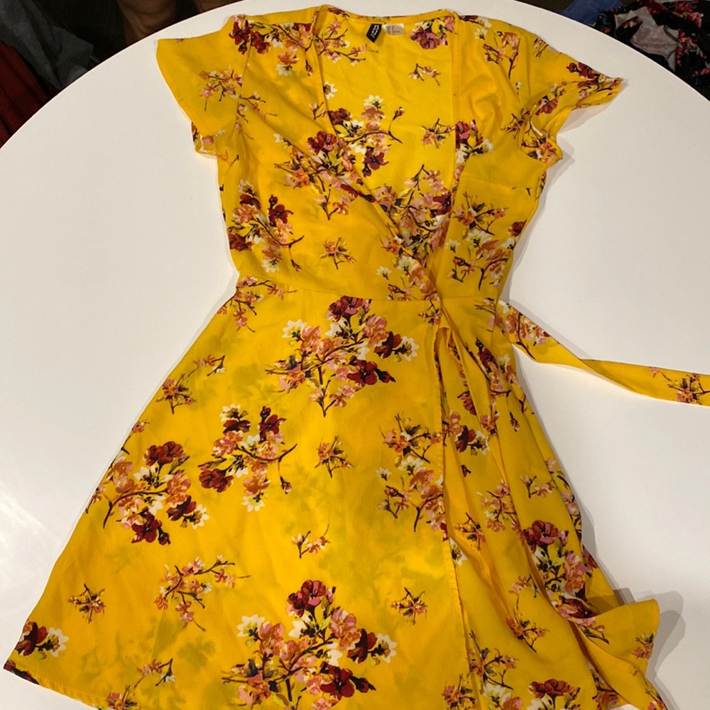 H&M Wrap Dress Model is 160cm